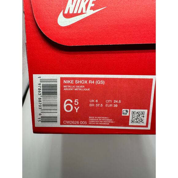 Nike Shox R4 GS “OG” 2025 size 6.5y/8 womens - Picture 7 of 7